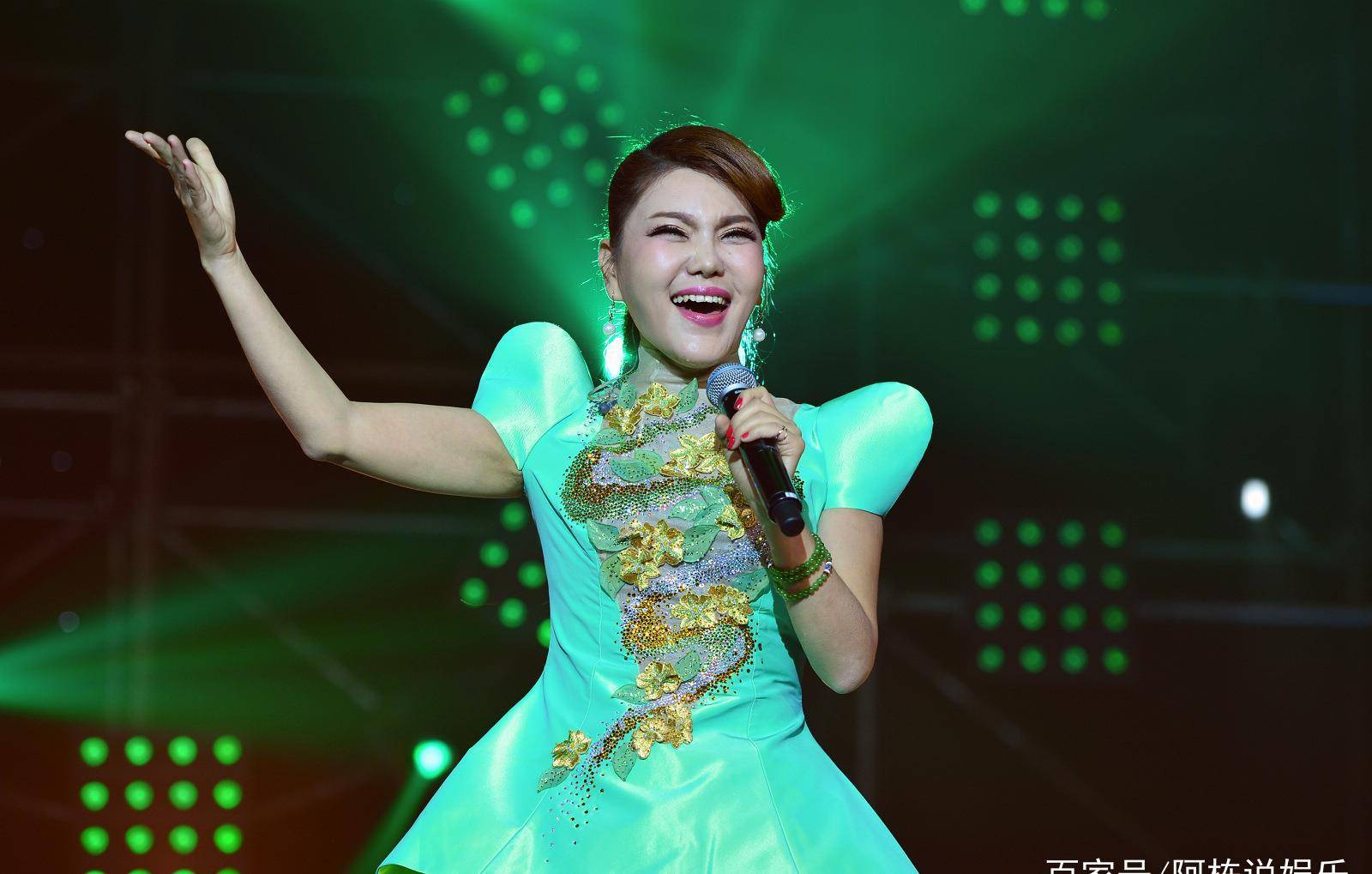 新疆著名女歌手图片