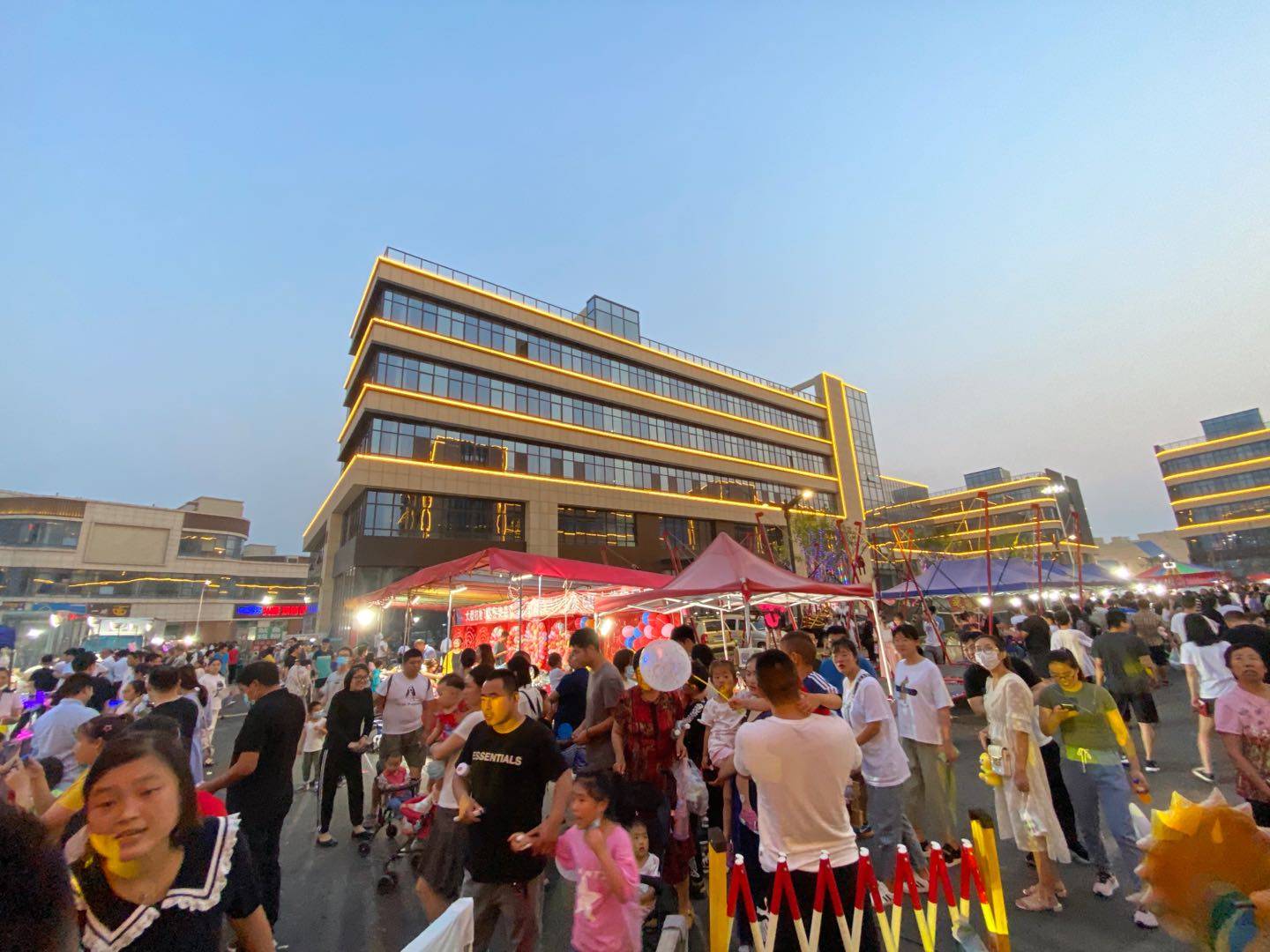嗨爆东营夜市狂欢蓝色港湾网红夜市开街了