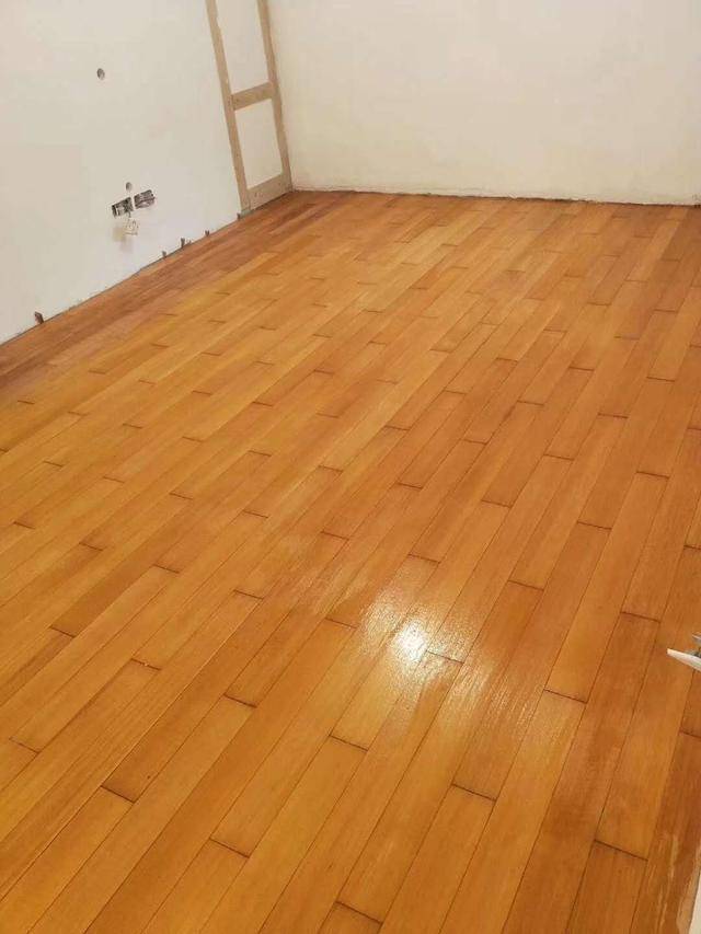 室内实木地板刷木蜡油效果