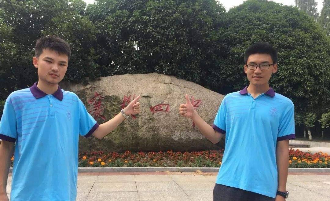 最終,石蔚雨選擇了清華大學的計算機科學與技術系(姚班),大家對石蔚雨