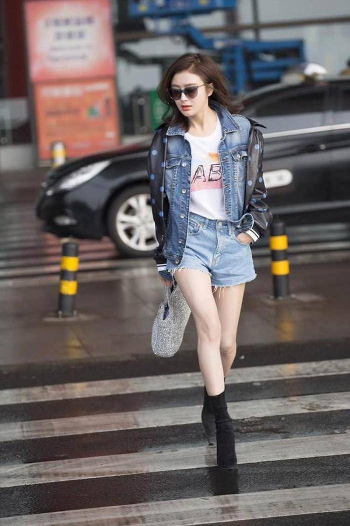 杨幂把短裤倒着穿网友说刷新了我对时尚的认知不过的确很美