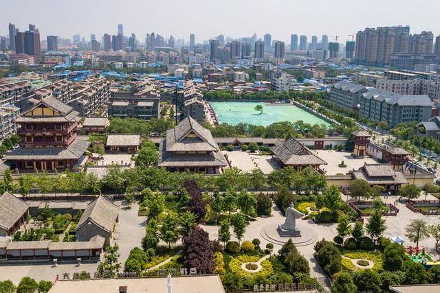 原创河南一皇宫走红,人称许昌曹氏"故宫",是斥资2.3亿的仿建