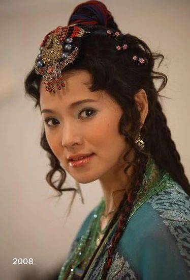 2009年,《锁清秋》中的李月娥,清朝的服饰非常适合伊能静,温顺有礼