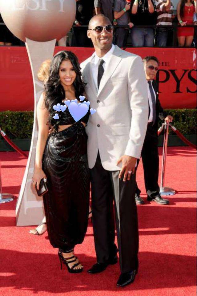 瓦妮莎晒全家福为小女儿庆生,温情纪念科比,改变形象要重新开始