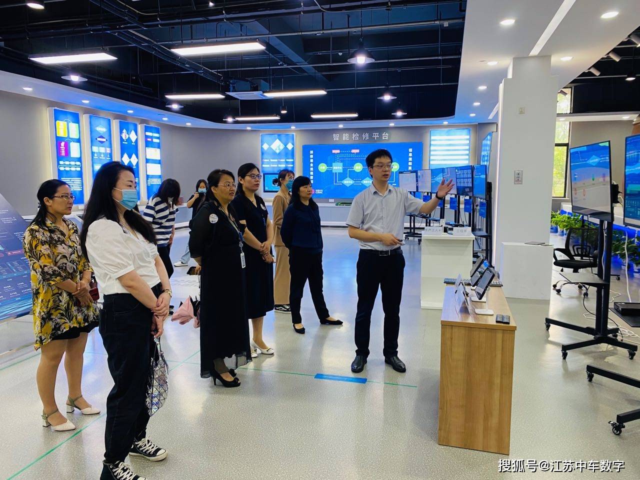 寻找创新的微光—江北新区女企业家代表来公司参访游学