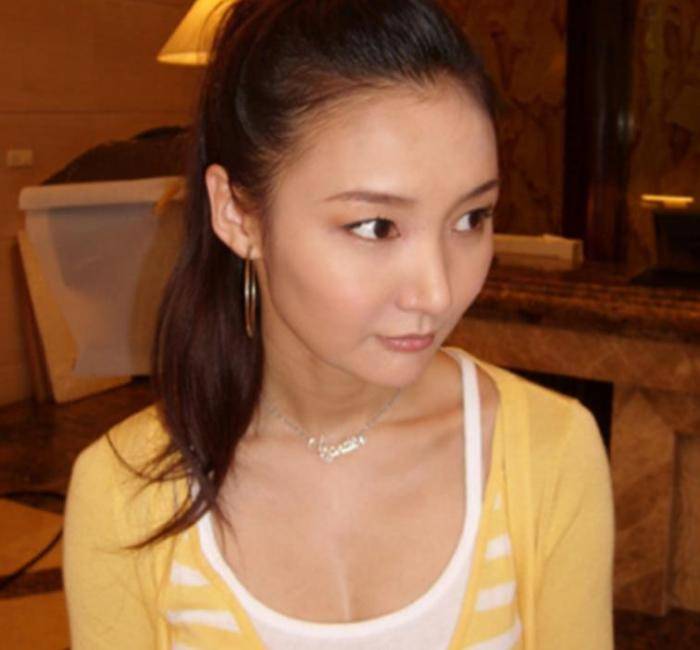 张默前女友牛萌萌吸毒被抓,她还曾是房祖名电影女主角