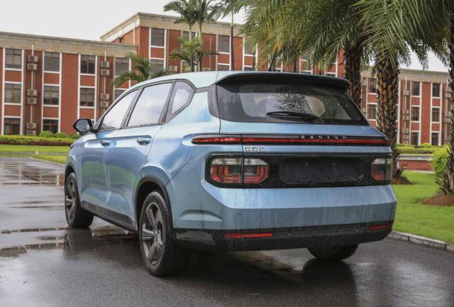 新宝骏出品的智能mpv,有5/6/7座可选,能自动驾驶,顶配仅12万