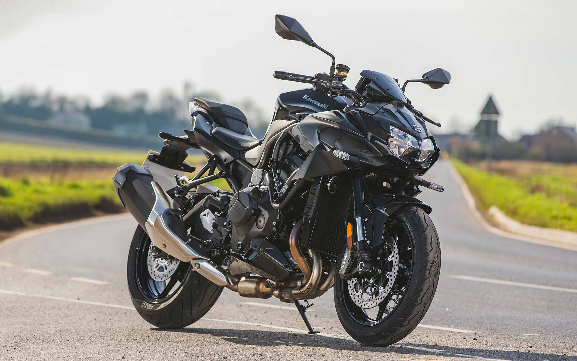 新车提前看即将上市的机械增压街车川崎zh2车型详解