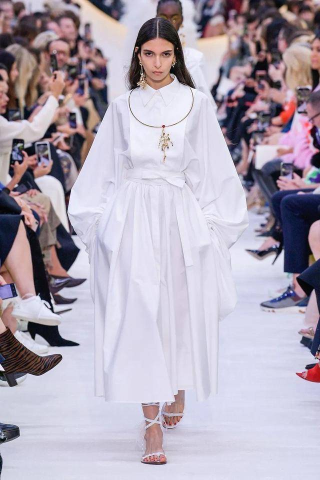 白色时装才是永恒的艺术