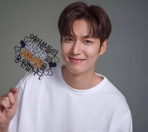 李敏镐33岁生日所属社公开李敏镐小时候开心笑的照片