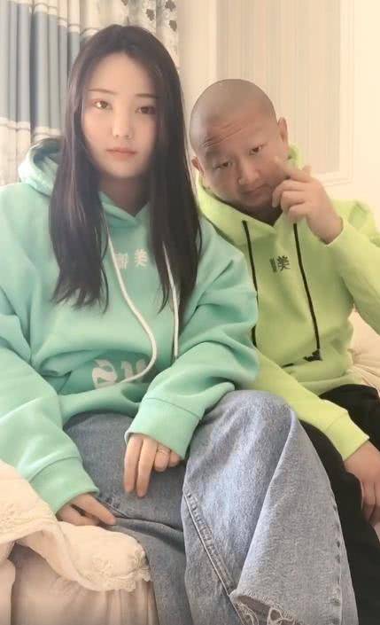 原创网红giao哥晒近况,私下娶可爱小娇妻,夫妻两人生活视频罕曝光