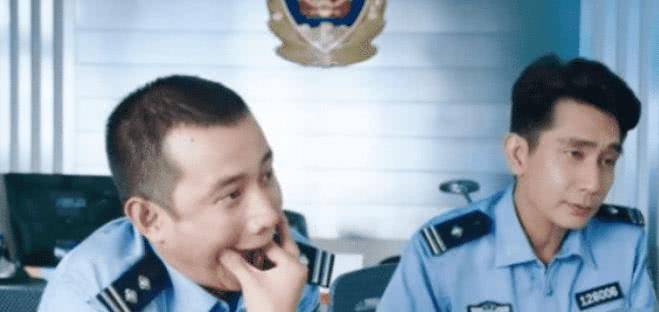 憋笑警察表情包图片