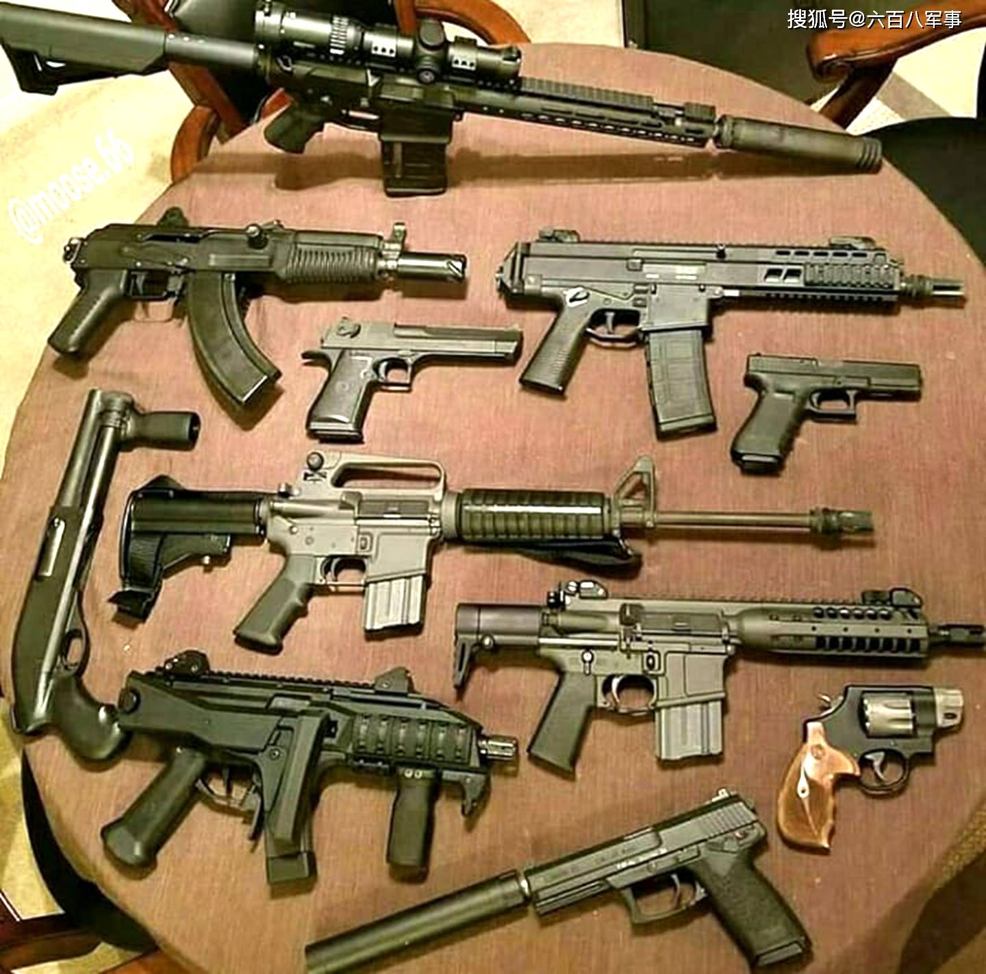 轻武器欣赏这么多枪械同台加起来能装备一个班