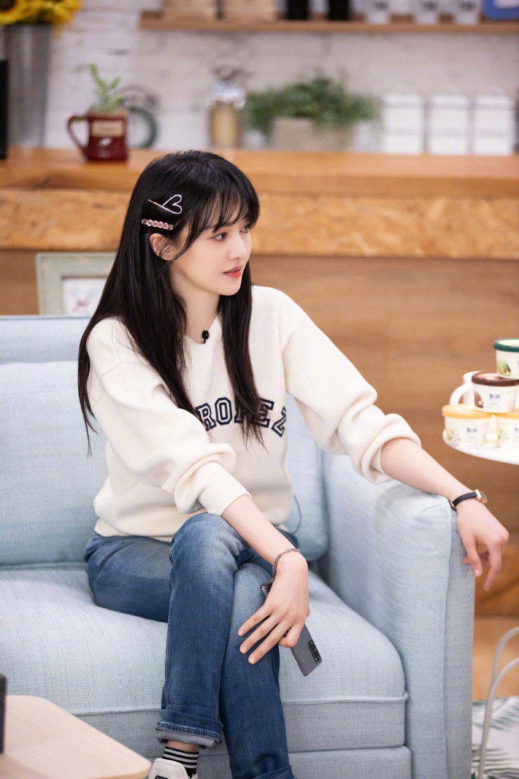 郑爽邻家女孩造型,青春可爱,日常又吸睛-搜狐大视野-搜狐新闻