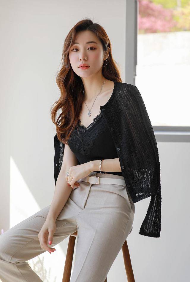 一米五大长腿的优雅知性美女,月入3万,打拼多年终于如愿买房