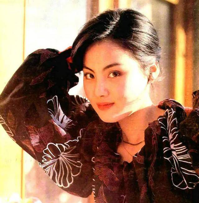 原创她为了已婚男弃演王熙凤感情被骗后28岁绝望自杀