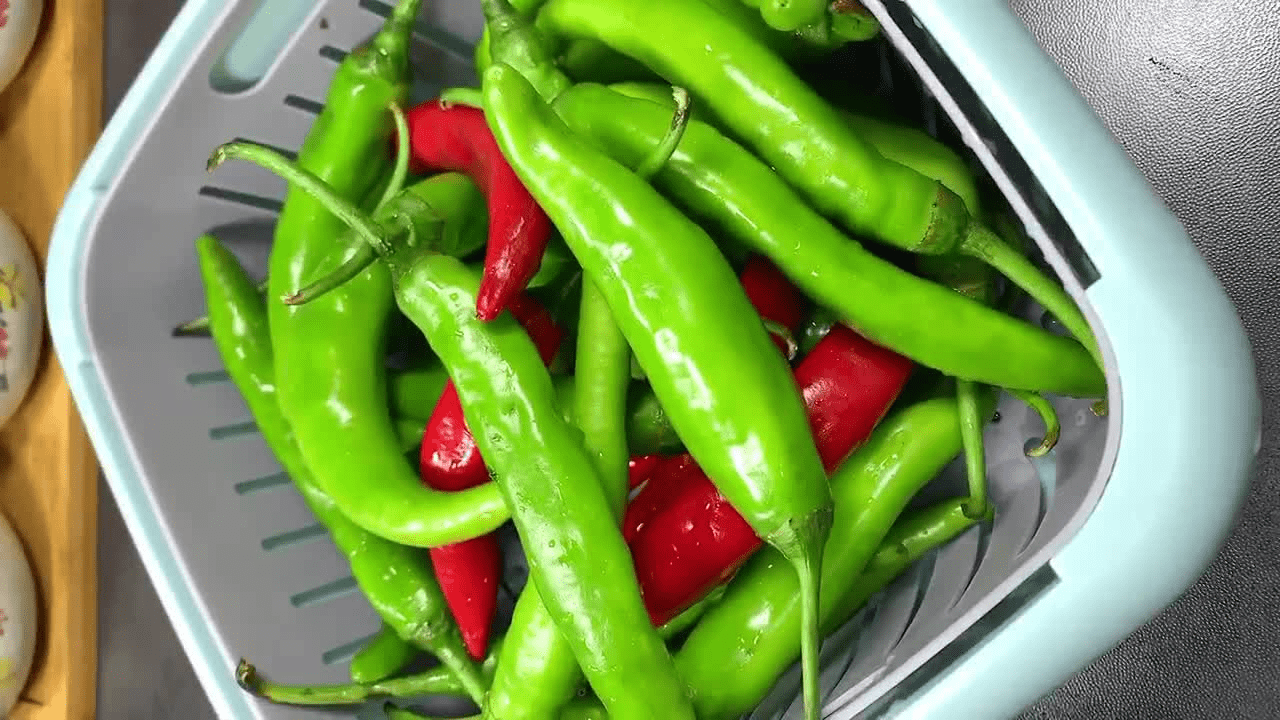 原创传统酱辣椒的做法酱香入味开胃解腻非常适合夏天吃