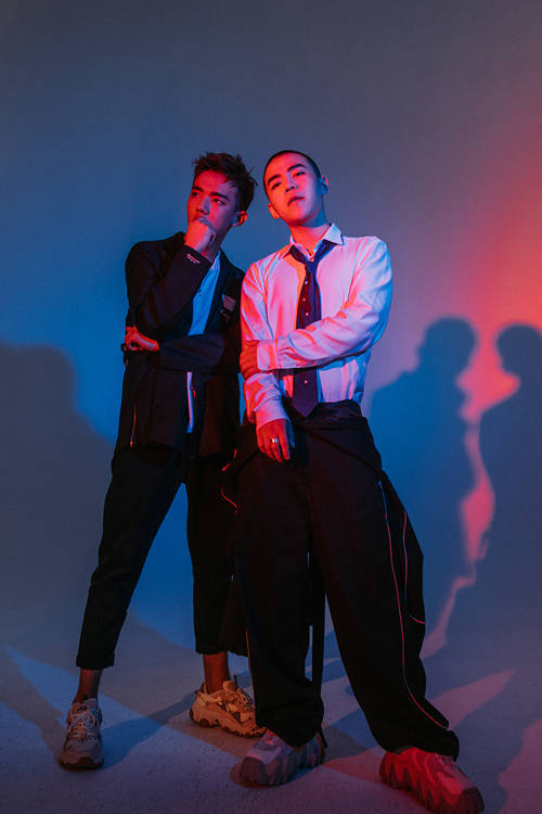 朱兴东携手高毅磊7月10日《前面有光身边有我》新歌发布