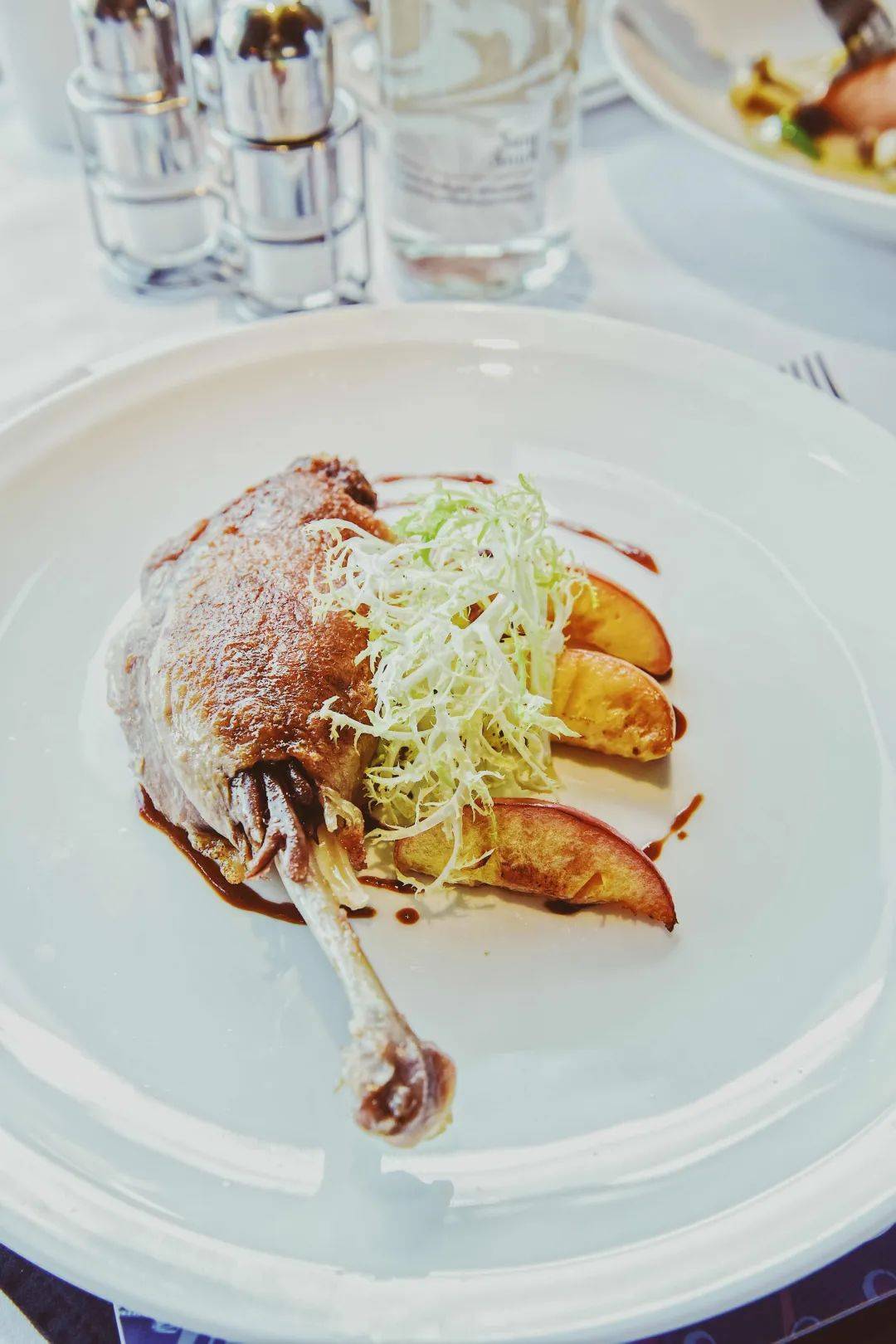 ⬅️duck leg with peach and endive➡️pan