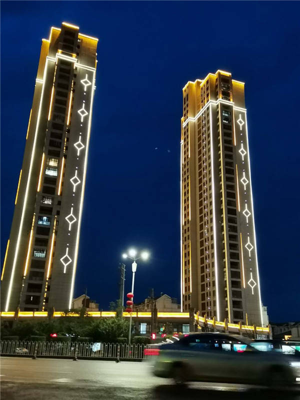丰城玉龙明珠小区外墙亮化竣工啦!