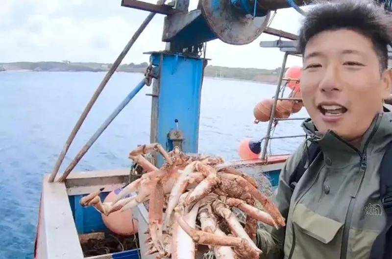 女儿刚出生就去环球航海,他成为穿越亚丁湾的中国单帆第一人_韩啸