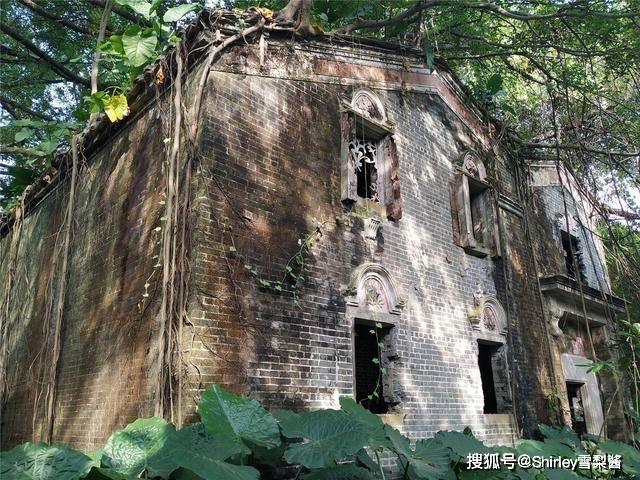 中国最恐怖无人村,荒废20年画风阴森诡异,6点前游客必须离开_邓边村