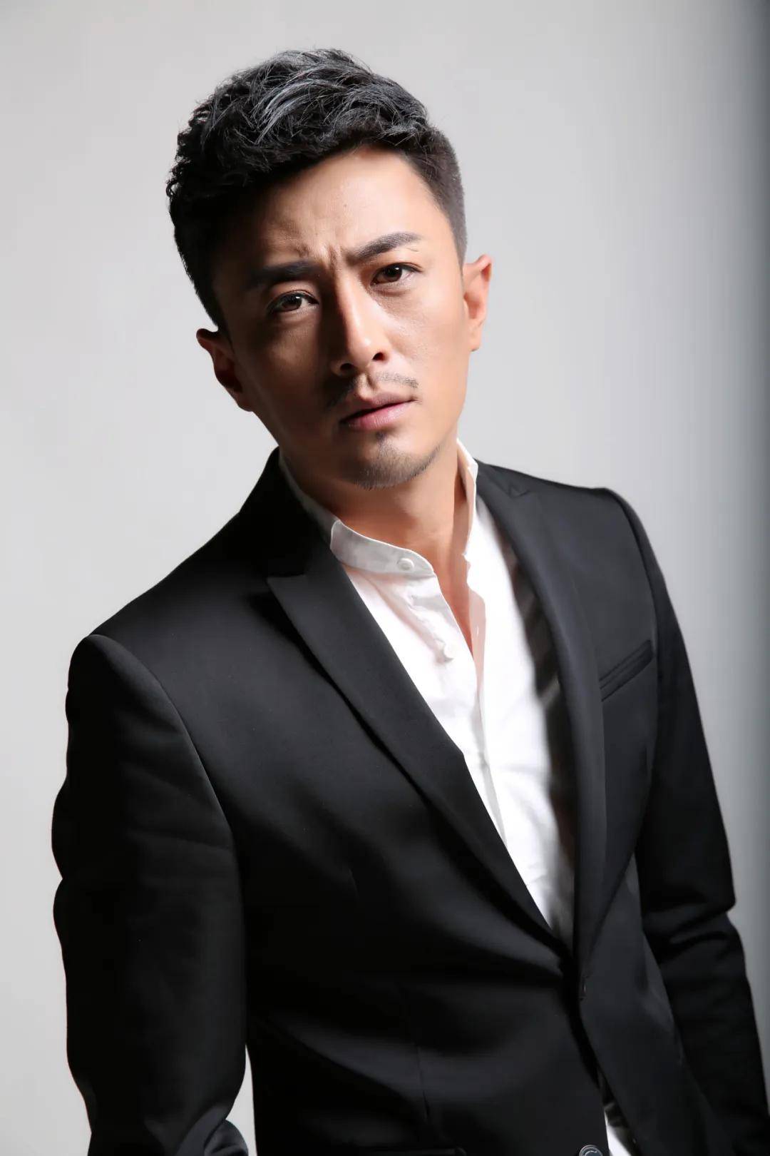 专访王铭:怀疑自己是社恐的男演员_吕贵