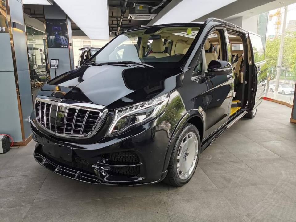 你们知道有款商务车叫迈巴赫么迈巴赫也出商务车了快来看看
