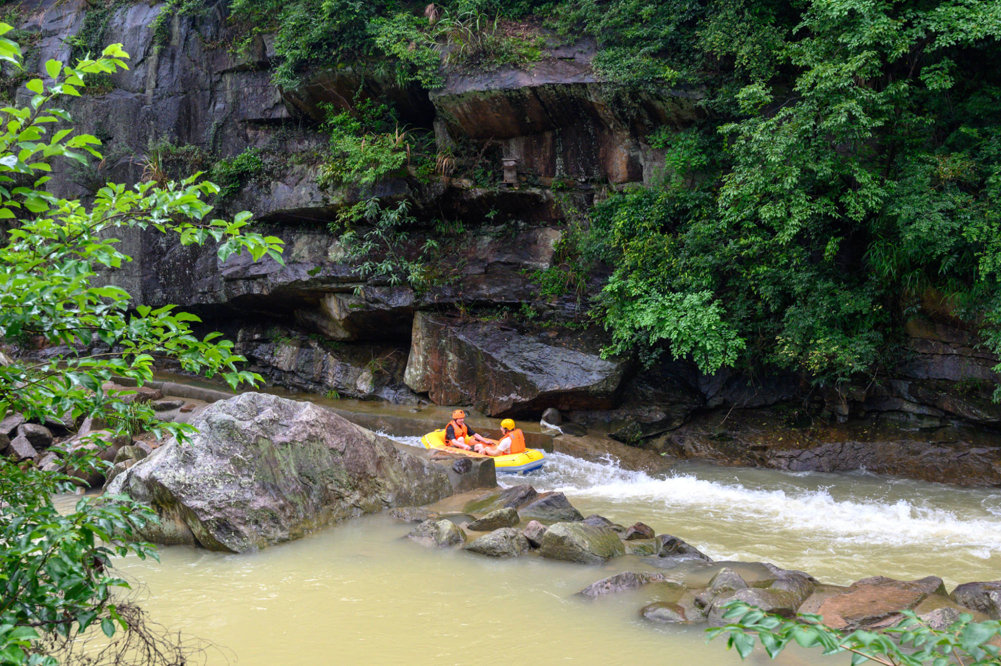 原创浙江最刺激的漂流,长10公里漂流至少90分钟,堪称"华东第一漂"