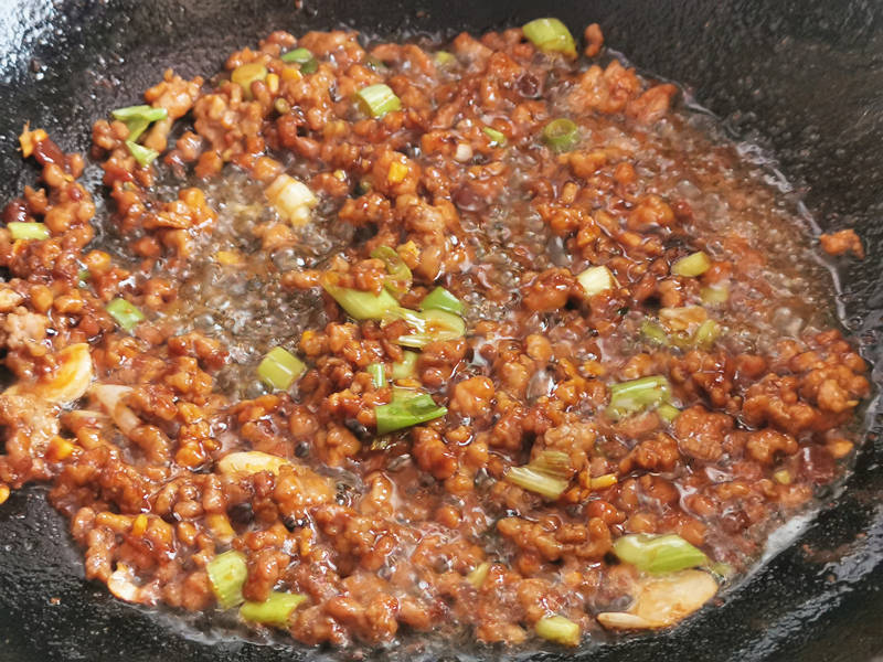 原创夏天最爱的调味酱汁,有菜有肉更营养,拌饭拌面都好吃,快试试!