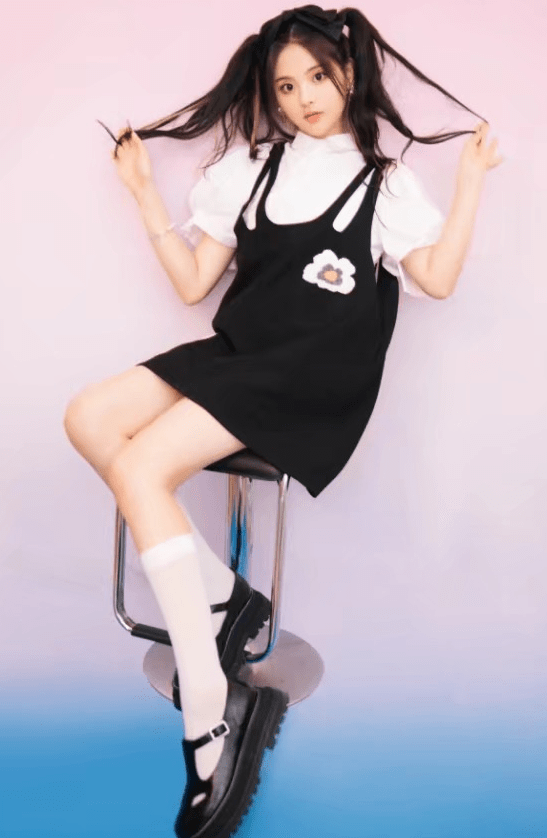 杨超越的腿有多优看她将白袜穿得透光后才懂什么是腿精