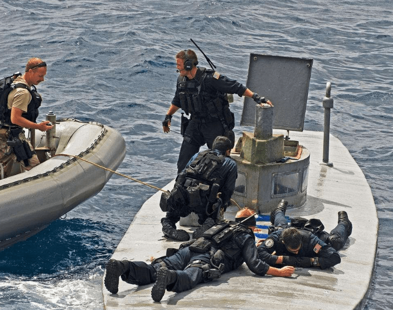 原创哥伦比亚海军没收7.5吨可卡因,打破2020年纪录