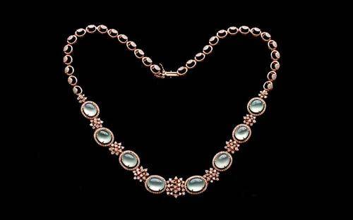 玻璃种翡翠玉最大的特点是透明度最高,几乎到了全透明! 玻璃种翡翠玉最大的特点是透明度最高,几乎到了全透明!