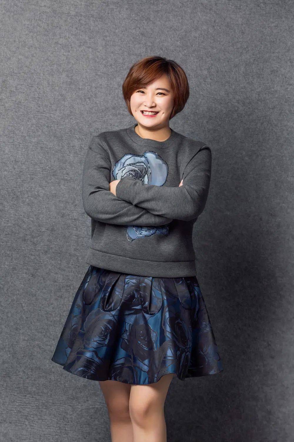 原创年轻时的贾玲居然这么瘦穿碎花衫长发飘飘美成校花级别