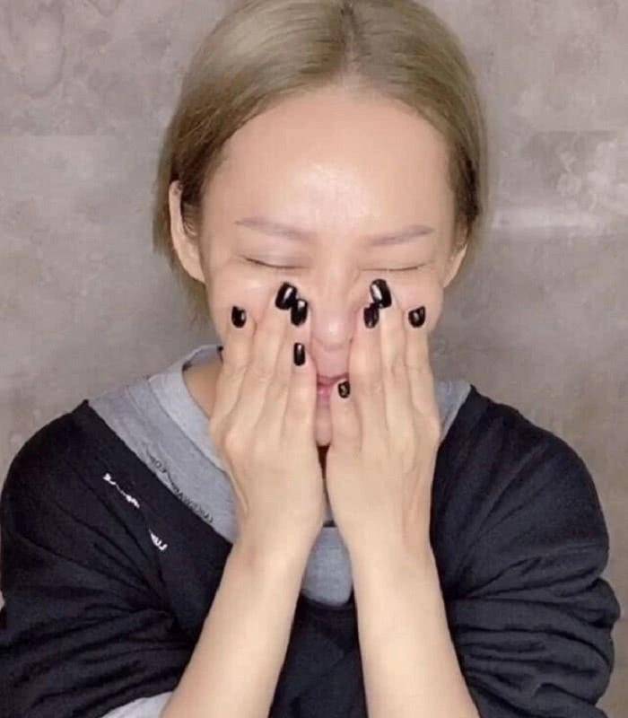 48岁宁静直播卸妆看到素颜后惊叹颜值抗打