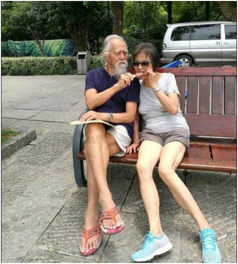 原创84岁王德顺晒旧照时隔34年依然荷尔蒙旺盛连52岁dj女儿都冻龄