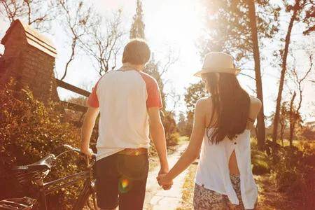 幽美塔罗牌占卜：我俩还会再联系吗