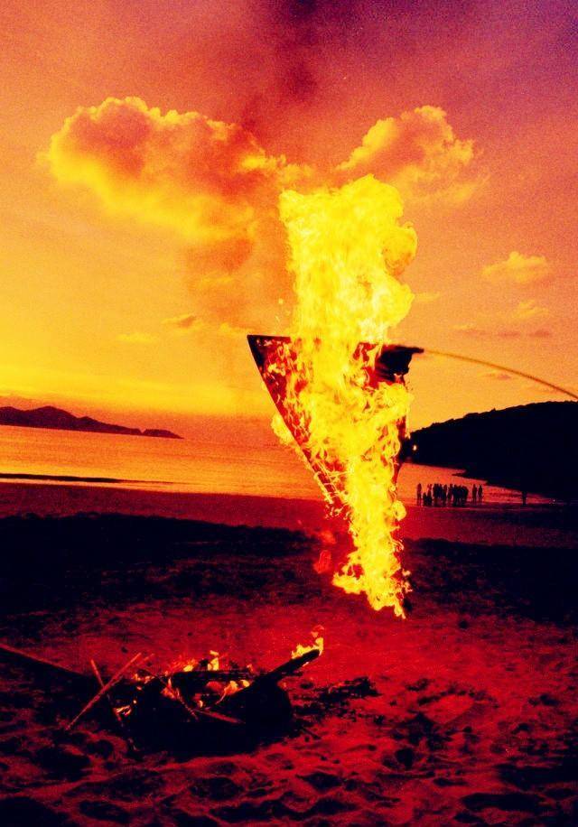 后海大鲨鱼女主唱:6分长相10分风情,酷辣张扬竟深受女孩热爱