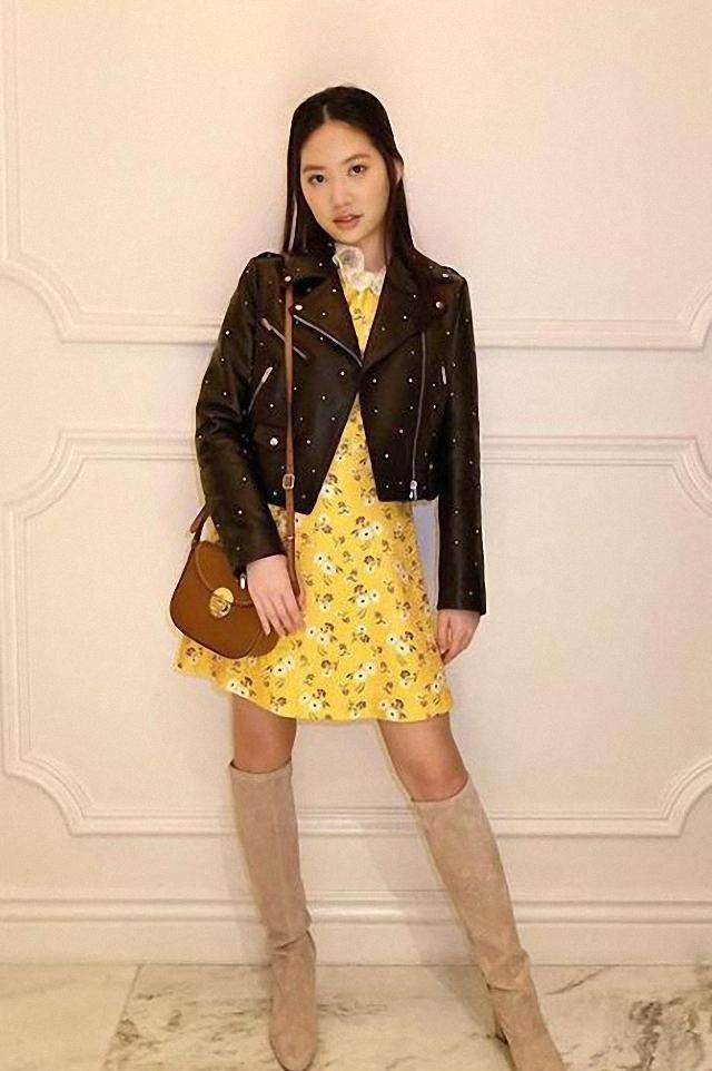 甄济如也经常在社交平台分享照片,在模特妈妈的熏陶下,小小年纪的她也