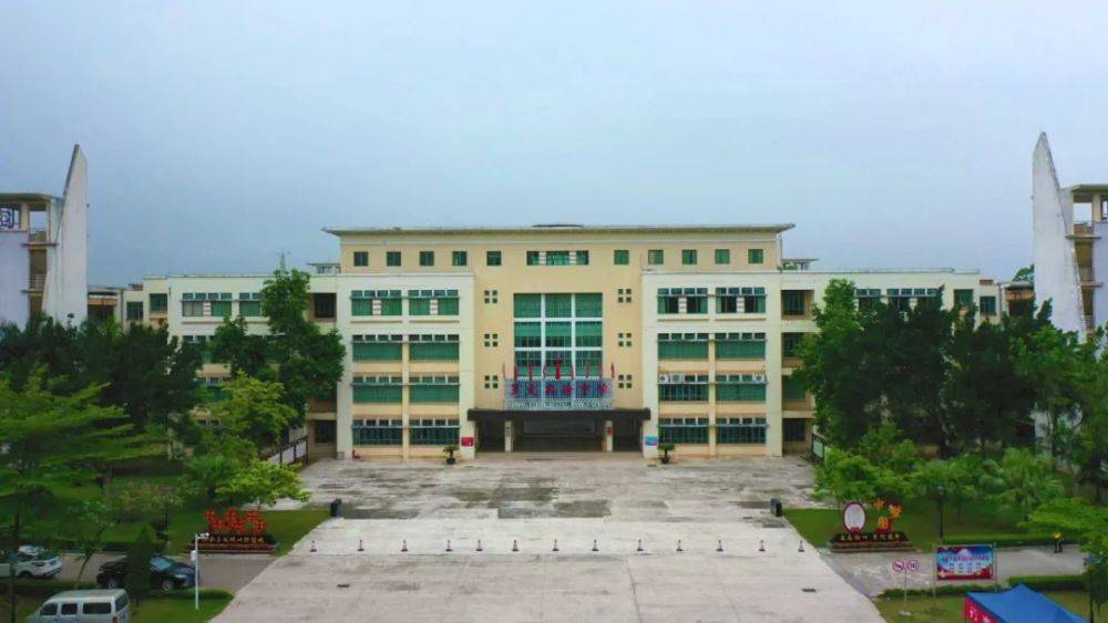 罗定廷锴纪念中学