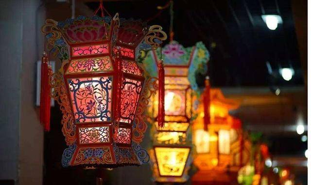 红楼梦中出现的灯照亮了回家的路每一种都很有意义