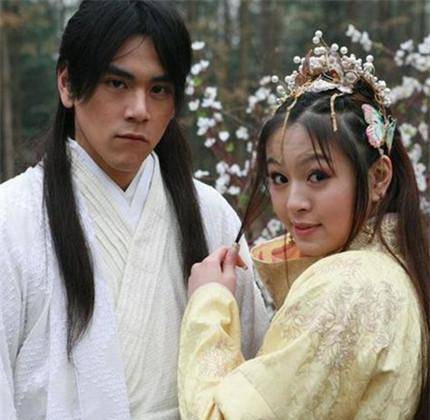 她14岁出道爆红,3次搭戏彭于晏,却因初夜门败落,如今无人识_刘品言