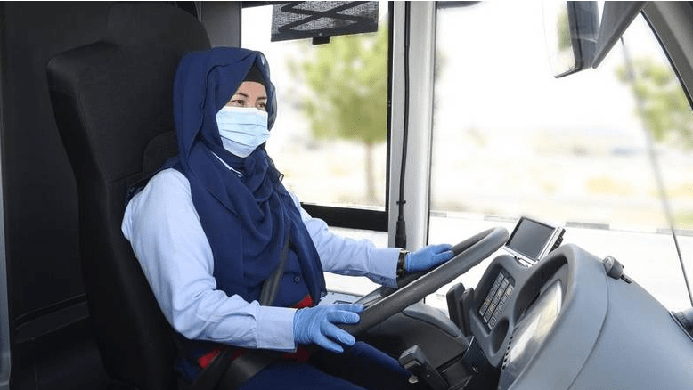 迪拜首批女巴士司机上路,多元化举措