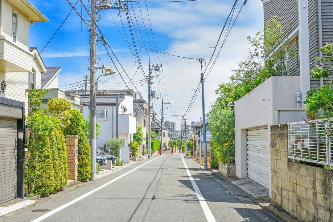 日本垃圾回收员的真实生活:清一色20多岁妹子.