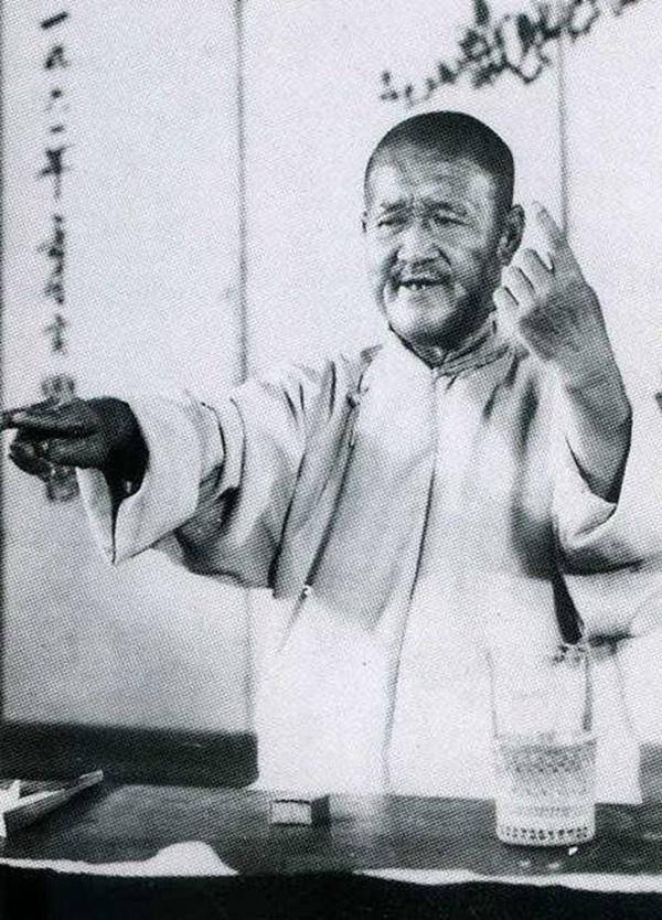 马三立师父台上暴露老病根,张寿臣起飞智帮周蛤蟆现场"治病"!_周德山