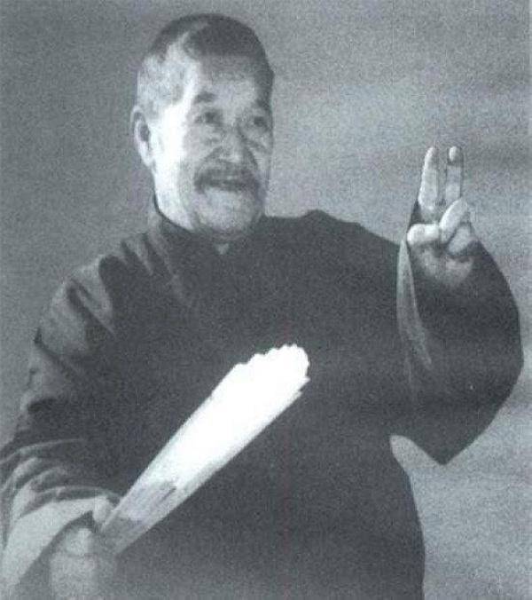 马三立师父台上暴露老病根,张寿臣起飞智帮周蛤蟆现场"治病"!_周德山