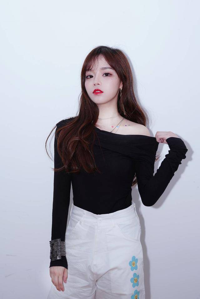 原创黄霄云浮夸风首饰造型满满,非日常首饰搭配看这里,就这样美起来