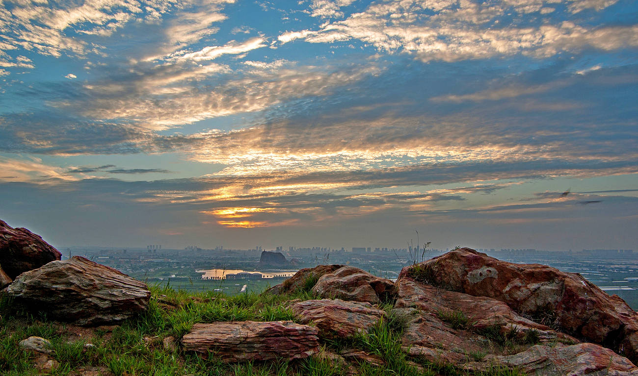 望儿山带孩子出去玩不仅可以促进和孩子之间的感情,还可以从景点中学
