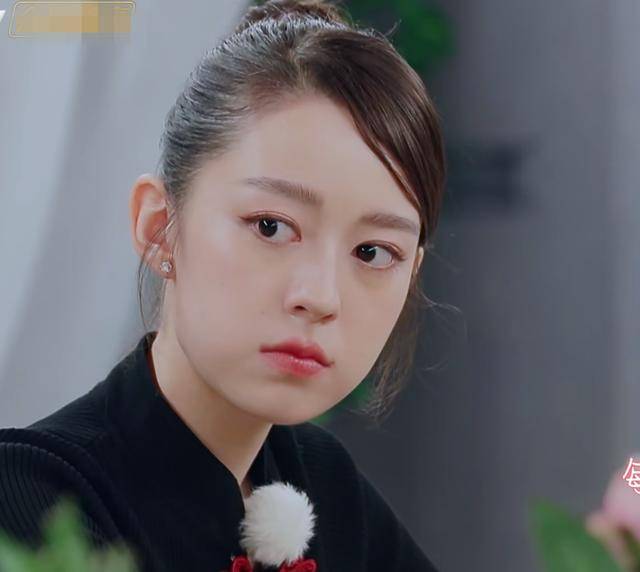 原创爱穿紧身衣竟是为保持身材?重点是没有浮夸眼妆,吉娜美了一大半