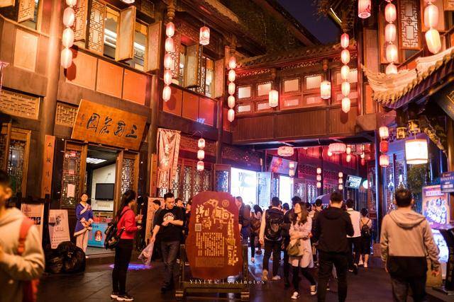 成都"人气最旺的"步行街,堪称吃货的天堂,外地游客都爱去_锦里